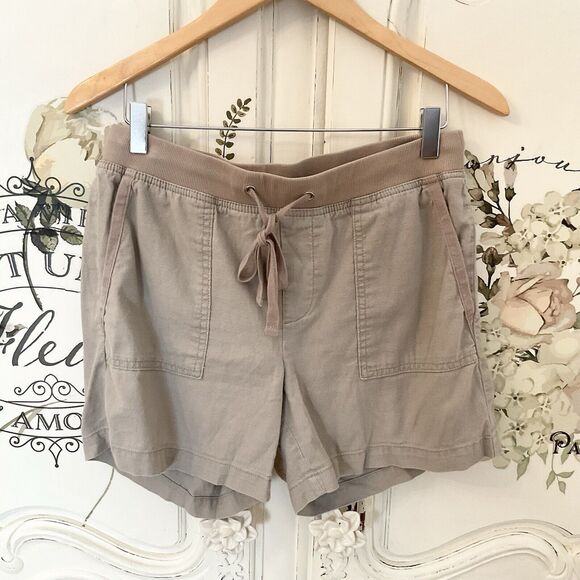 Banana Republic Women's Khaki Tie Front Elastic Waist Shorts Pockets, Size 4 - Picture 1 of 14